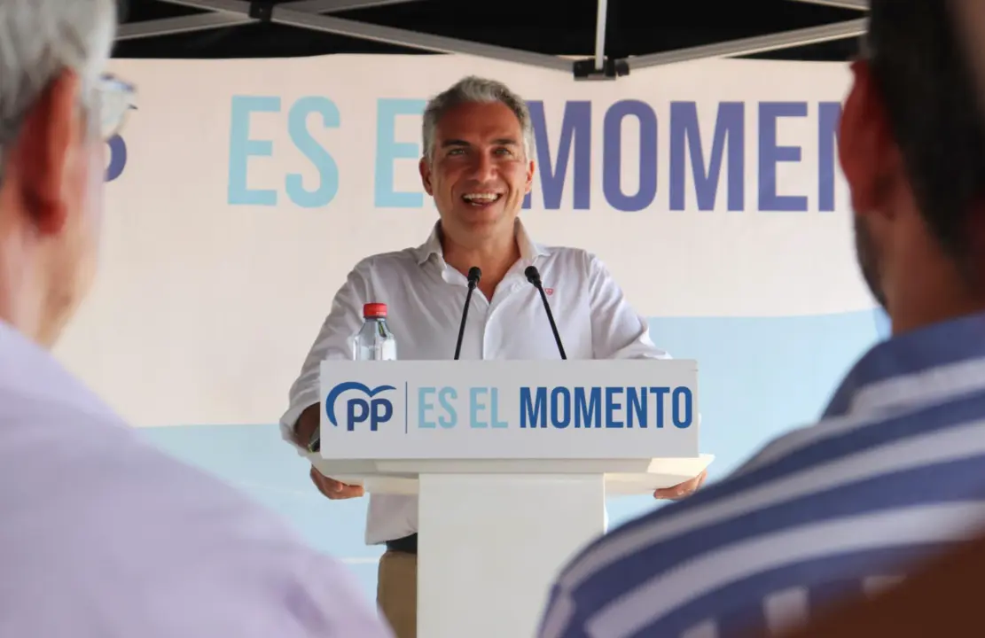  El coordinador general del PP y candidato de la formaci&oacute;n por M&aacute;laga al Congreso, El&iacute;as Bendodo, en un acto en Manilva. - PP M&Aacute;LAGA 
