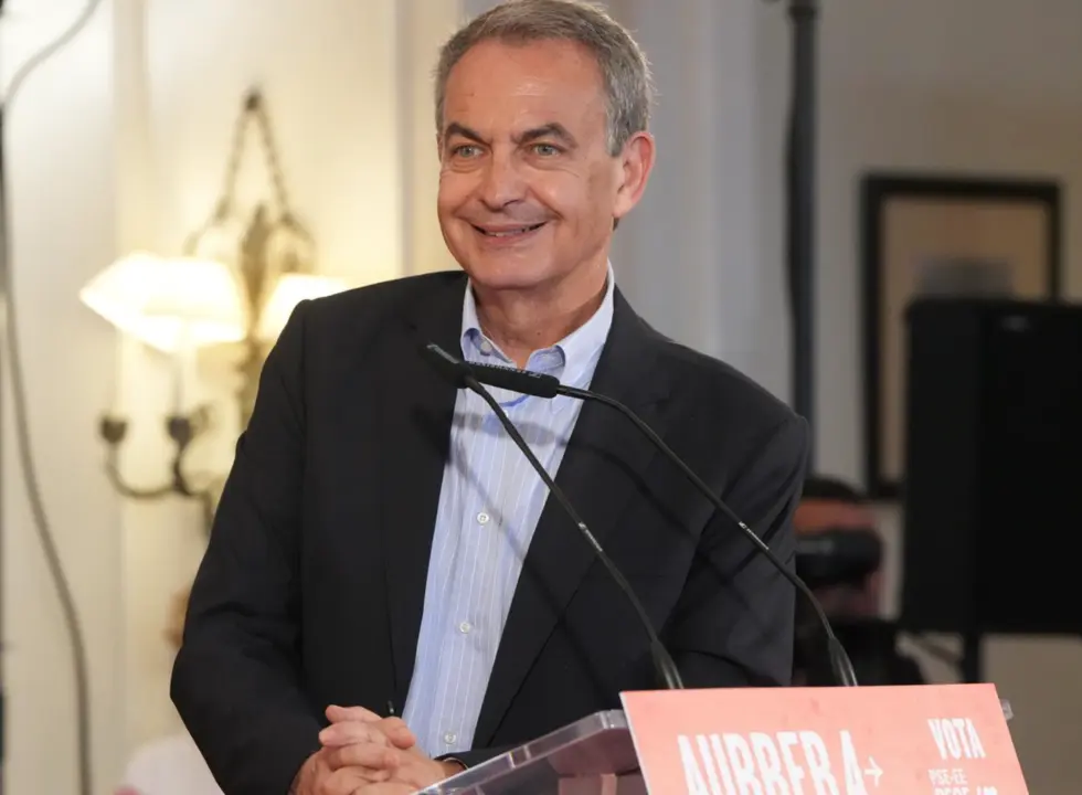  El expresidente del Gobierno central, Jos&eacute; Luis R&oacute;driguez Zapatero, en un acto electoral en San Sebasti&aacute;n. - UNANUE EUROPA PRESS 
