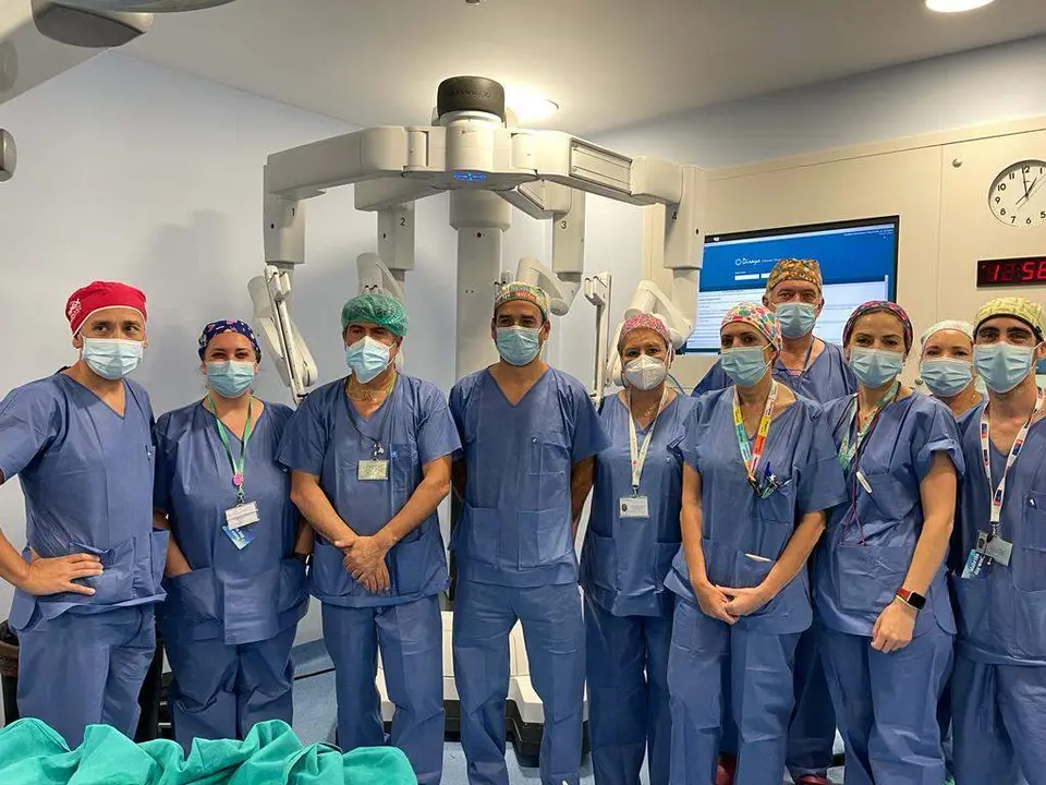  equipo cirug&iacute;a rob&oacute;tica pedi&aacute;trica HURS 