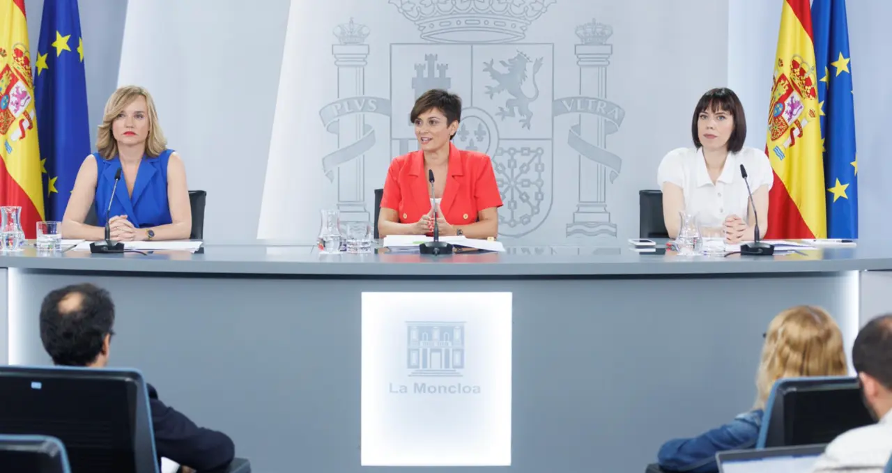  (I-D) La ministra de Educaci&oacute;n y Formaci&oacute;n Profesional, Pilar Alegr&iacute;a; la ministra de Pol&iacute;tica Territorial y portavoz del Gobierno, Isabel Rodr&iacute;guez y la ministra de Ciencia e Innovaci&oacute;n, Diana Morant, a su llegada a una rueda de prensa posterior a la reu - Eduardo Parra - Europa Press 