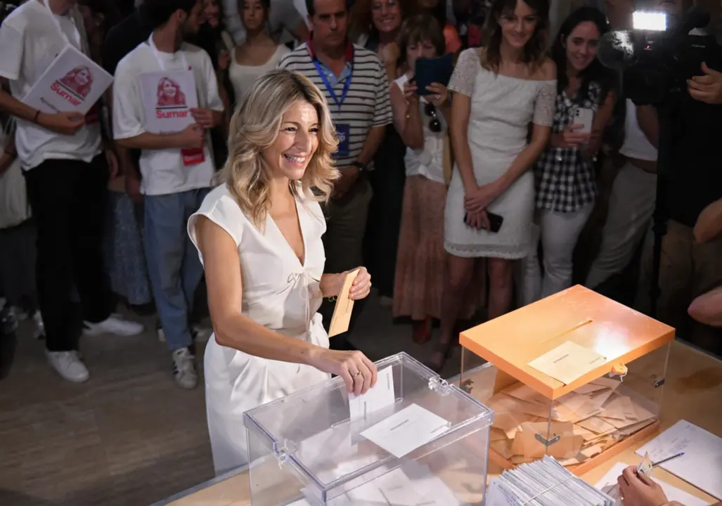  La candidata de Sumar a la Presidencia del Gobierno de Espa&ntilde;a, Yolanda D&iacute;az, ejerce su derecho a voto para las elecciones generales en la Escuela T&eacute;cnica Superior de Ingenieros de Minas y Energ&iacute;a de la UPM, a 23 de julio de 2023, en Madrid (Espa&ntilde;a). - Fernando S&aacute;nchez - Europa Press 