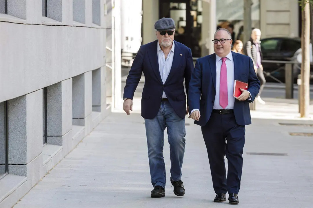  El comisario jubilado Jos&eacute; Manuel Villarejo y su abogado 