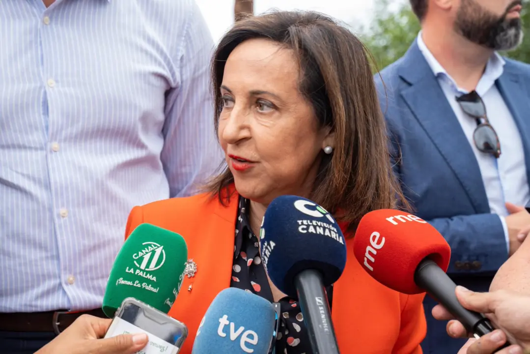  La ministra de Defensa, Margarita Robles, durante su visita al Puesto de Mando Avanzado (PMA) en el Cecopin, a 17 de julio de 2023, en La Palma, Canarias (Espa&ntilde;a). - Europa Press 