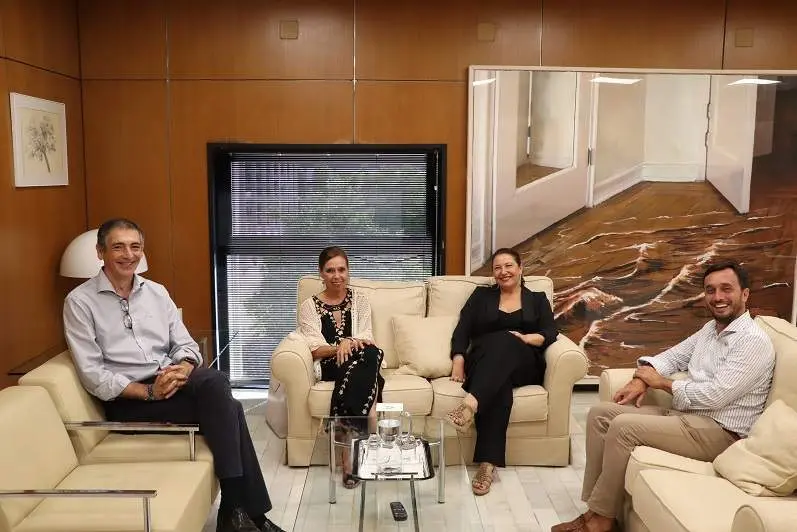  La consejera Carmen Crespo con el equipo de agua de la Consejer&iacute;a 