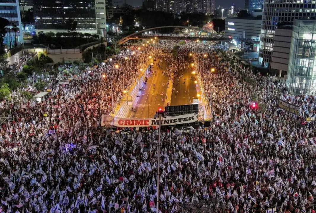  Una vista a&eacute;rea de los manifestantes contra Netanyahu en Tel Aviv 