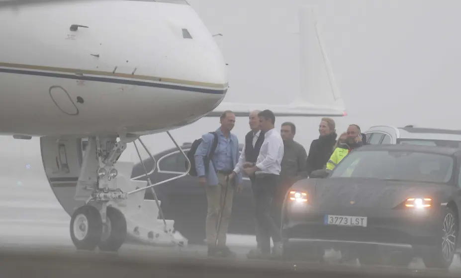  El rey em&eacute;rito abandona Galicia desde el aeropuerto de Peinador, en Vigo. 