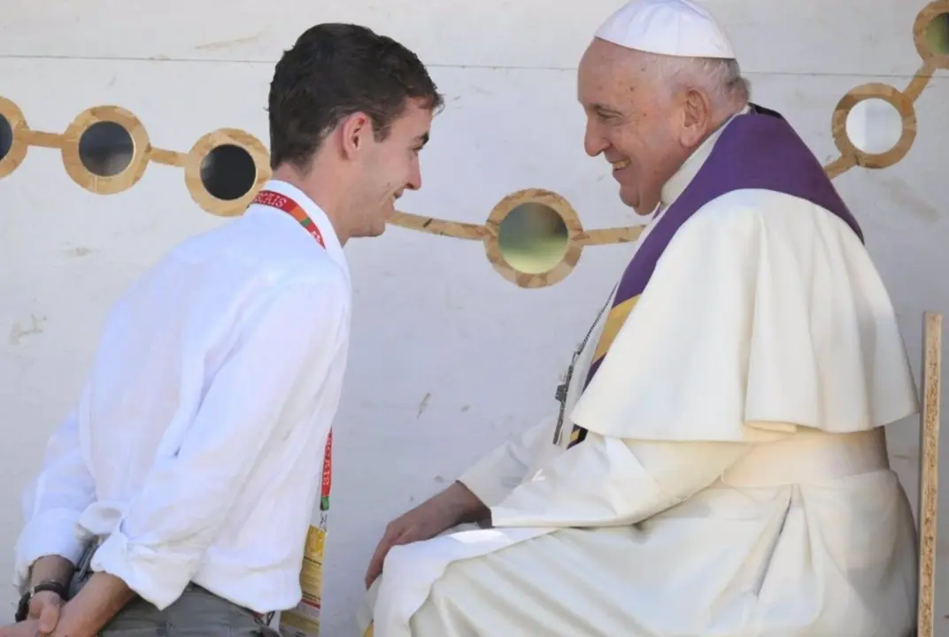  Francisco Valverde en el momento de la confesi&oacute;n con el Papa Francisco. - VATICAN MEDIA DIVISIONE FOTO 