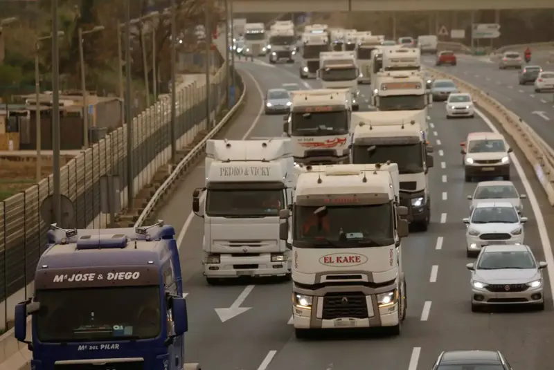  Transportistas colapsan la autov&iacute;a en el tercer d&iacute;a de huelga indefinida del transporte de mercanc&iacute;as, en la A-30, a 16 de marzo de 2022, en Murcia (Espa&ntilde;a). Fuente: Europa Press 