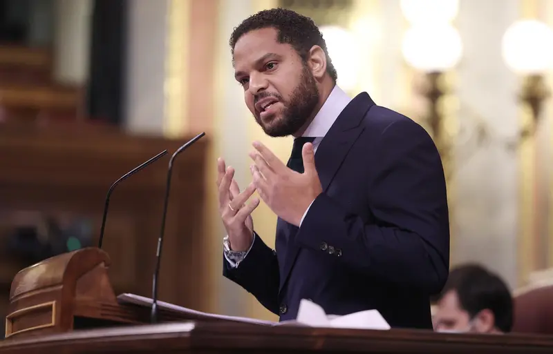  El diputado por Barcelona y candidato de Vox a las futuras elecciones en Catalu&ntilde;a, Ignacio Garriga, interviene como encargado de defender la moci&oacute;n de censura de su partido durante un pleno en el Congreso de los Diputados, en Madrid (Espa&ntilde;a), a 21 de octu - EUROPA PRESS/E. Parra. POOL - Europa Press 