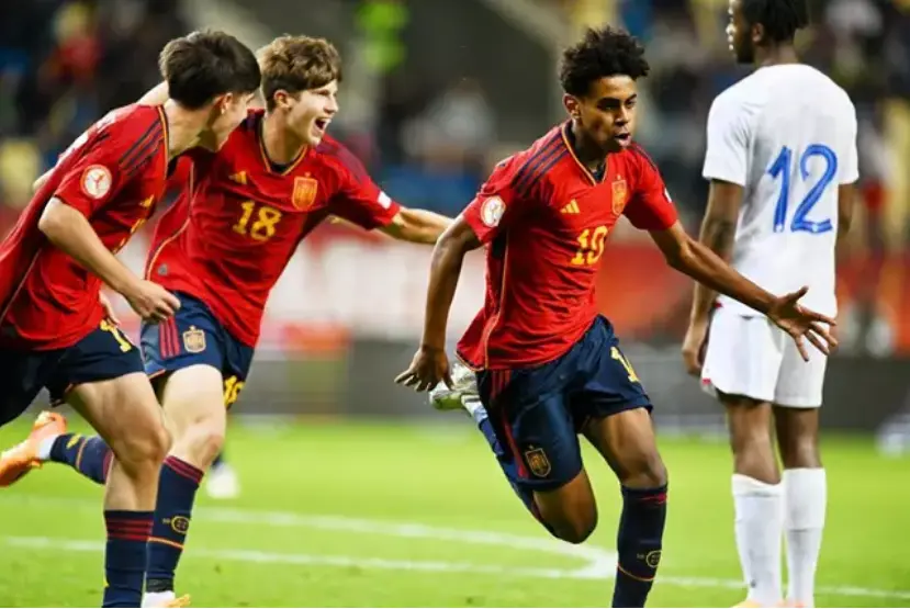  Lamine Yamal celebrando un gol en el Europeo Sub17 