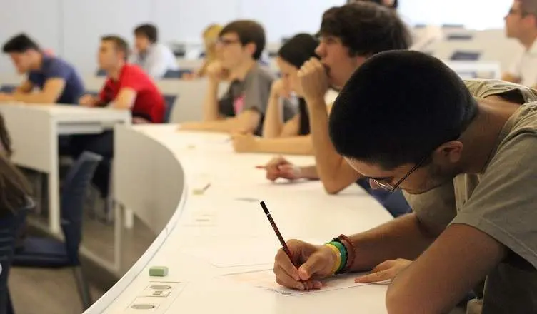  Estudiantes. ARCHIVO 