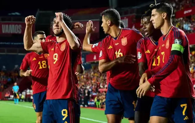Los jugadores de la selecci&oacute;n espa&ntilde;ola celebran el gol de Gavi ante Chipre