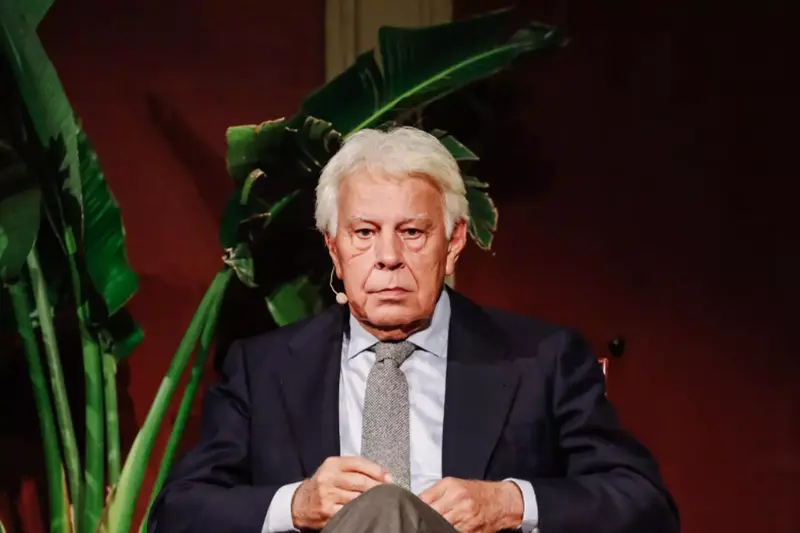  El expresidente del Gobierno, Felipe Gonz&aacute;lez, protagoniza un coloquio en el Ateneo de Madrid, a 18 de febrero de 2022, en Madrid. Fuente: Europa Press 