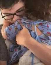  Eric Johnson y su hermana peque&ntilde;a 