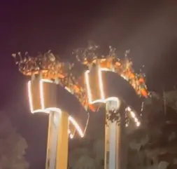  Personas atrapadas en la atracci&oacute;n Lumberjack, 