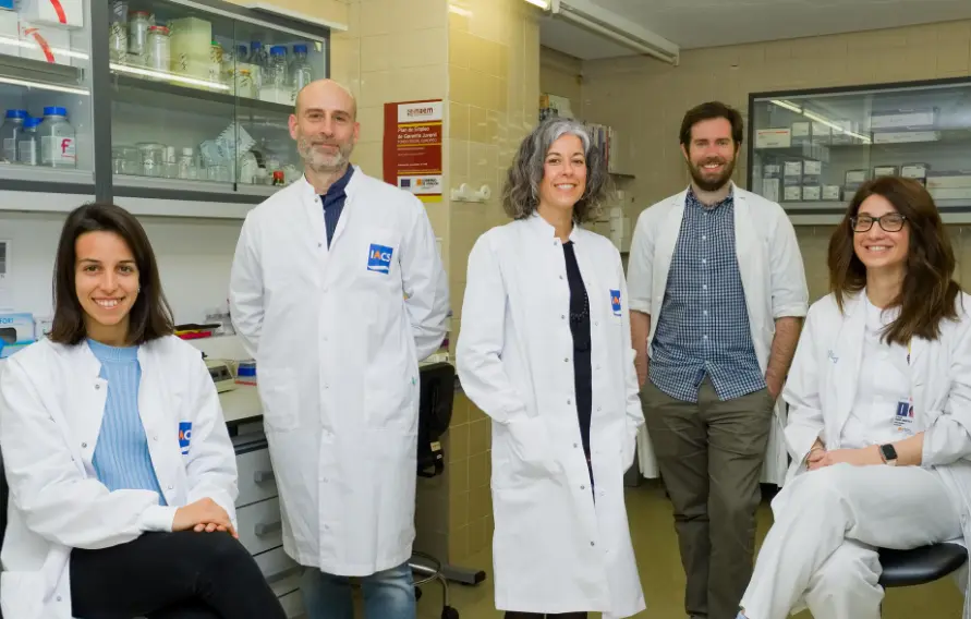  El grupo Adipofat, que ha liderado el estudio, en la Unidad de Investigaci&oacute;n Traslacional del Servet. El investigador Jos&eacute; Miguel Arbon&eacute;s (segundo por la izquierda) pertenece al IACS. - GOBIERNO DE ARAG&Oacute;N 