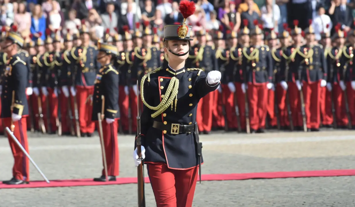  La princesa Leonor durante el acto de Jura de Bandera, en la Academia General Militar, a 7 de octubre de 2023, en Zaragoza, Arag&oacute;n (Espa&ntilde;a). Los nuevos cadetes, que verifican hoy, 7 de octubre, el juramento ante la Bandera, pertenecen a los Cuerpos Genera - Ram&oacute;n Comet - Europa Press 
