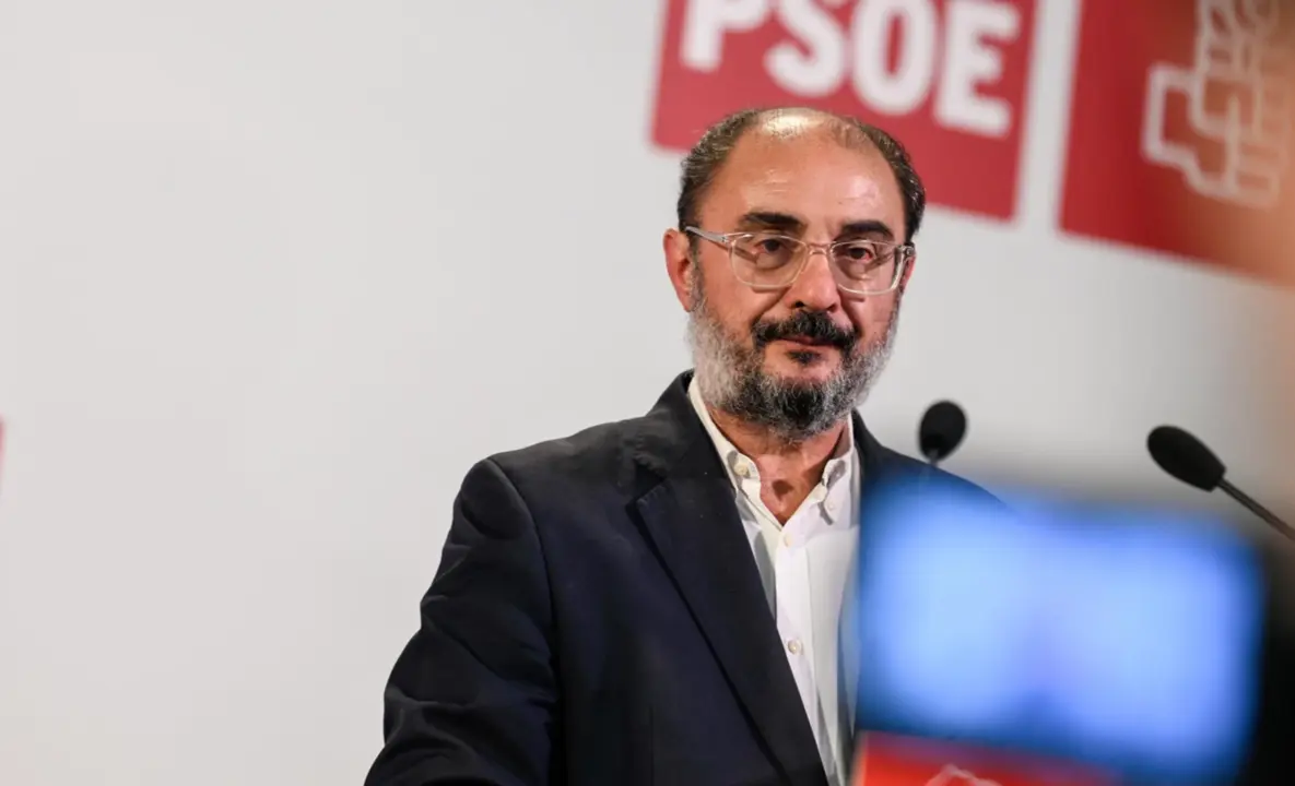  Archivo - El secretario general del PSOE Arag&oacute;n, Javier Lamb&aacute;n, en la sede de los socialistas en Zaragoza durante las pasadas elecciones auton&oacute;micas. - Marcos Cebri&aacute;n - Europa Press - Archivo 
