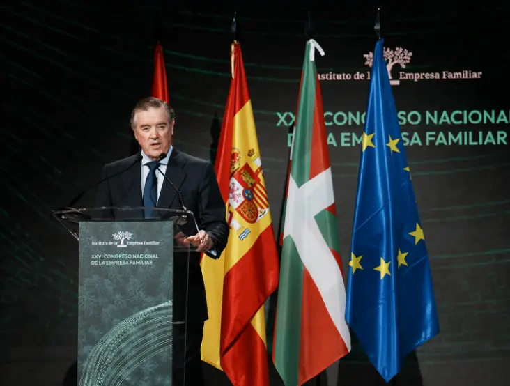  El presidente del Instituto de la Empresa Familiar, Andr&eacute;s Sendagorta, interviene durante la inauguraci&oacute;n del XXVI Congreso Nacional de Empresa Familiar este lunes en Bilbao 