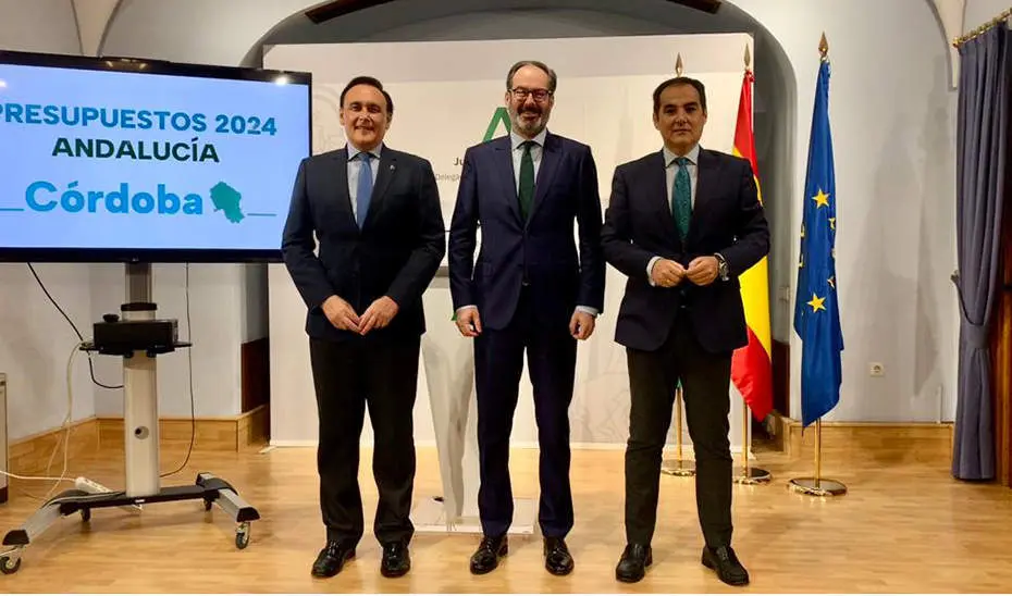  A la izquierda, el consejero de Universidad, Jos&eacute; Carlos G&oacute;mez Villamandos, junto al delegado del Gobierno en C&oacute;rdoba, Adolfo Molina, y el consejero de Justicia, Jos&eacute; Antonio Nieto, en la presentaci&oacute;n de los presupuestos de 2024 para C&oacute;rdoba 
