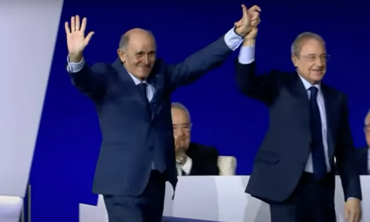  Jos&eacute; Mart&iacute;nez S&aacute;nchez 'Pirri' junto a Florentino P&eacute;rez 