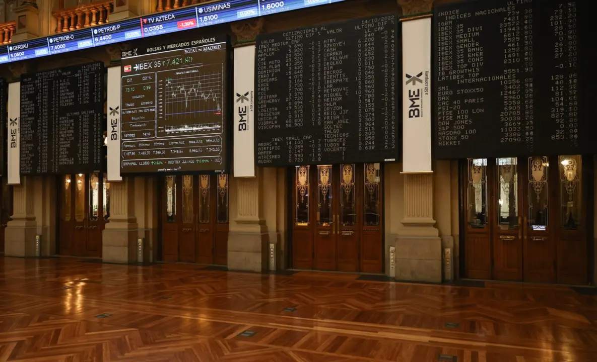  Archivo - &Iacute;ndices burs&aacute;tiles en el Palacio de la Bolsa de Madrid, a 14 de octubre de 2022, en Madrid (Espa&ntilde;a). - Eduardo Parra - Europa Press - Archivo 
