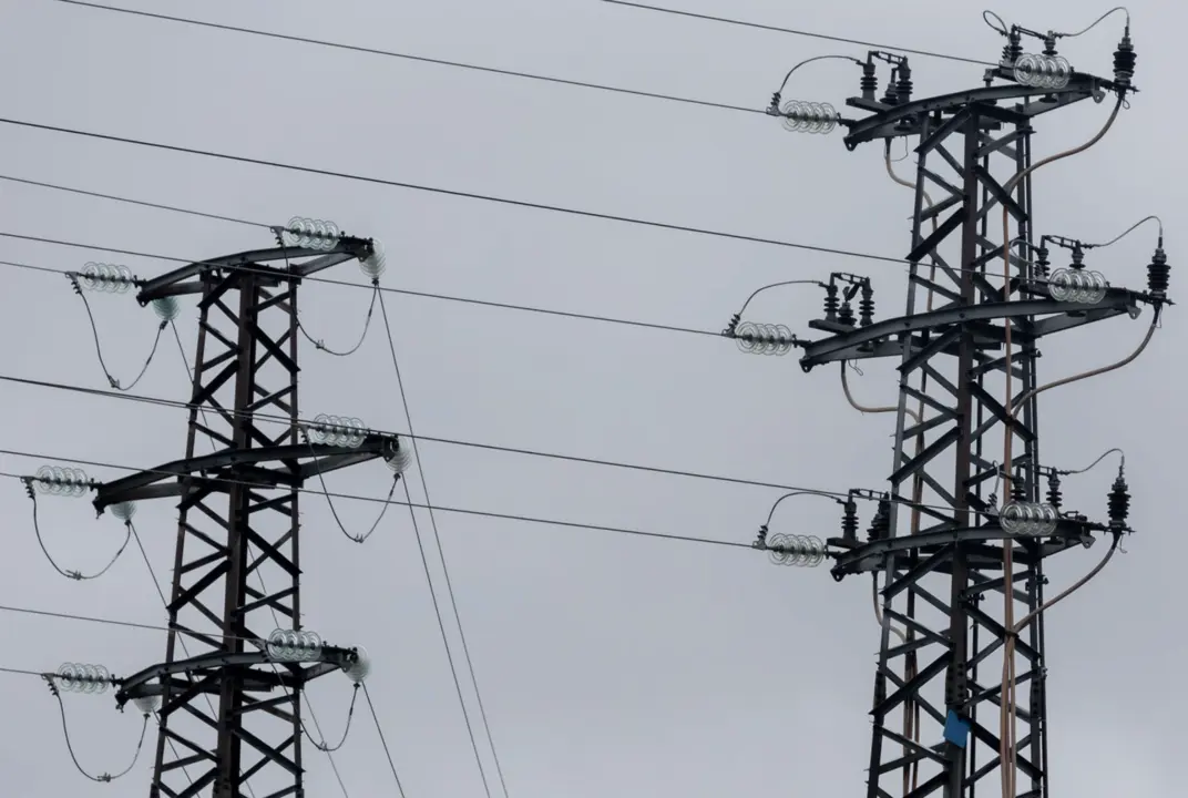  Archivo - Vista de dos torre de alta tensi&oacute;n, a 22 de noviembre de 2022, en Madrid (Espa&ntilde;a). - Eduardo Parra - Europa Press - Archivo 