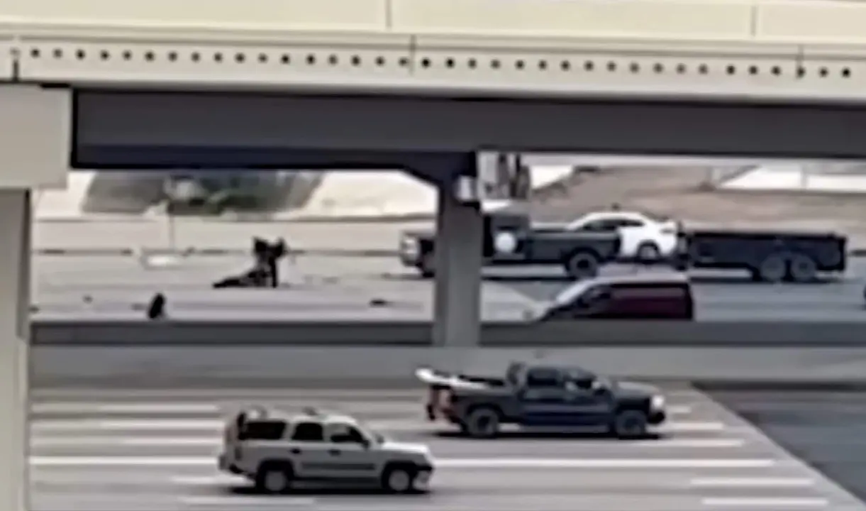  John Lally rescatando al oficial del tiroteo 