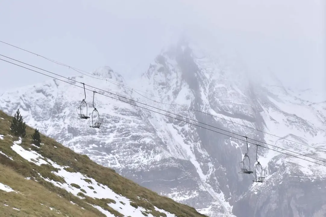  Nieve en la estaci&oacute;n de esqu&iacute; de Ast&uacute;n, a 5 de noviembre de 2023, en Huesca, Arag&oacute;n (Espa&ntilde;a). Las borrascas Ciar&aacute;n y Domingos han tra&iacute;do al Pirineo aragon&eacute;s m&aacute;s de 50 cent&iacute;metros de nieve a su paso por la Pen&iacute;nsula. Se ha llegado durante el temporal a los - Ver&oacute;nica Lacasa - Europa Press 