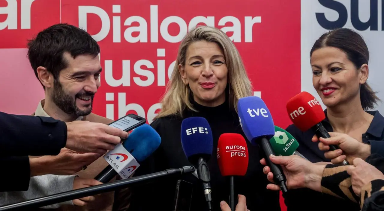  (I-D) El ministro de Derechos Sociales, Consumo y Agenda 2030, Pablo Bustinduy, la vicepresidenta segunda y ministra de Trabajo y Econom&iacute;a Social y l&iacute;der de Sumar, Yolanda D&iacute;az, y la ministra de Juventud e Infancia, Sira Rego, atienden a los medios de com - Ricardo Rubio - Europa Press 