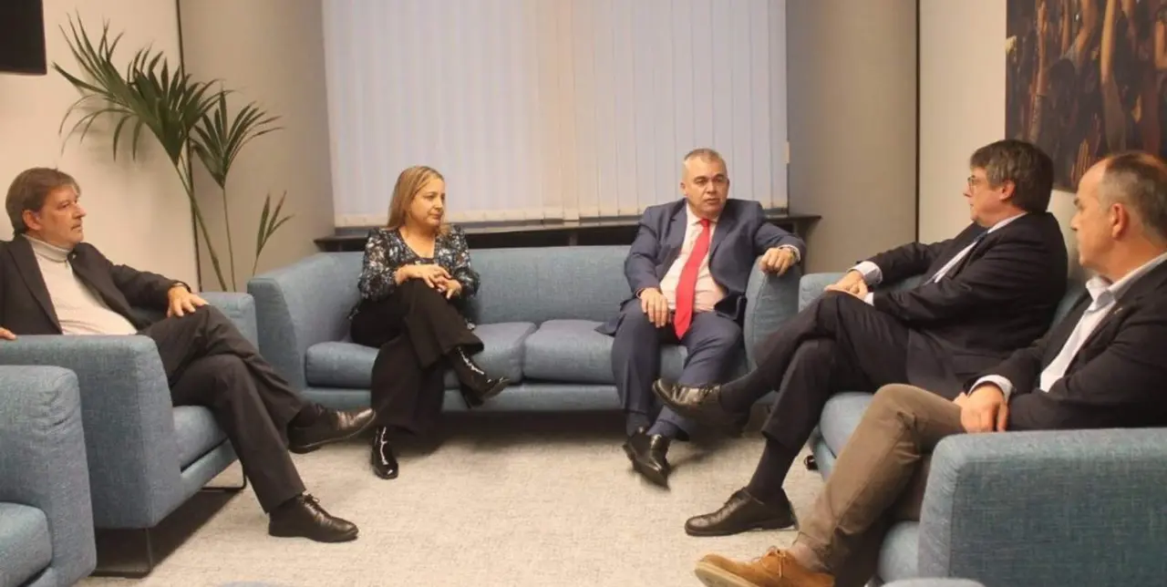  Archivo - Reuni&oacute;n entre Santos Cerd&aacute;n y Puigdemont - JUNTS - Archivo 