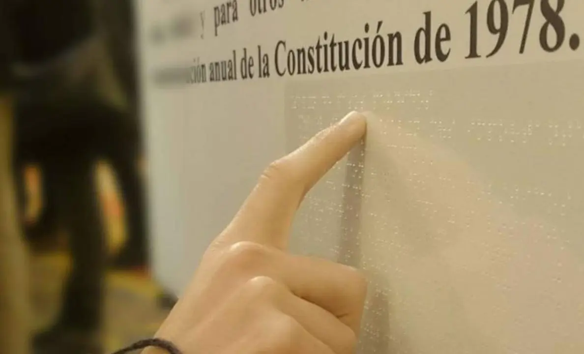  Archivo - Constituci&oacute;n Espa&ntilde;ola en Braille - EUROPA PRESS - Archivo 