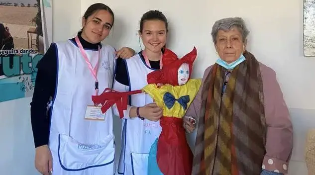  Luc&iacute;a junto a una compa&ntilde;era y una residente | AYUNTAMIENTO DE CUEVAS DEL ALMANZORA 