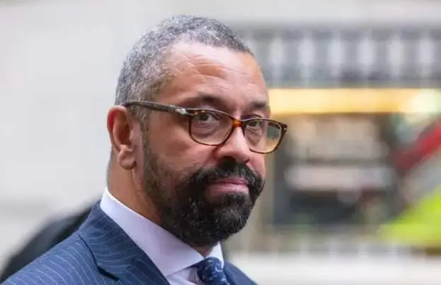  El ministro del Interior brit&aacute;nico, James Cleverly 