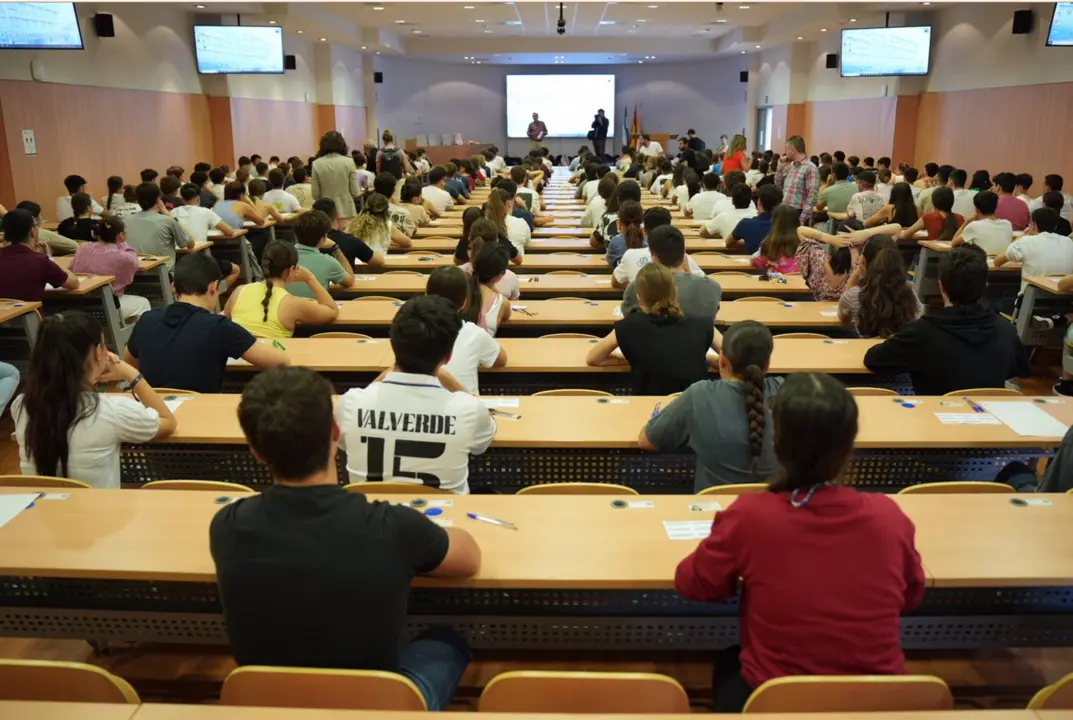  Estudiantes asistentes a uno de los ex&aacute;menes de la PEvAU en C&oacute;rdoba. - UCO 