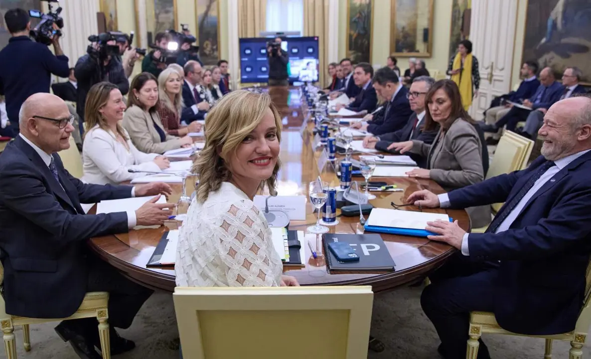  La ministra de Educaci&oacute;n, Formaci&oacute;n Profesional y Deportes, Pilar Alegr&iacute;a (c), preside la Conferencia Sectorial de Educaci&oacute;n, en la sede del Ministerio, a 13 de diciembre de 2023, en Madrid (Espa&ntilde;a). - Jes&uacute;s Hell&iacute;n - Europa Press 