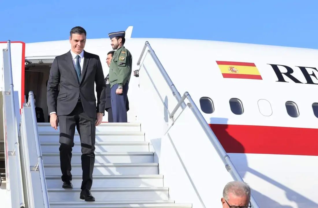  Archivo - El presidente del Gobierno de Espa&ntilde;a, Pedro S&aacute;nchez, baja del avi&oacute;n presidencial, Falcon, a su llegada al Aeropuerto Internacional Mohammed V, a 1 de febrero de 2023, en Rabat (Marruecos). - Sarah Kaichouh - Archivo 