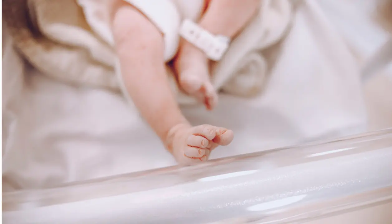  Beb&eacute; en un centro hospitalario. 