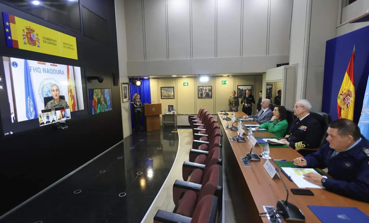  La ministra de Defensa, Margarita Robles, mantiene, en la sede del ministerio, una videoconferencia con el contingente espa&ntilde;ol en L&iacute;bano. - I&Ntilde;AKI G&Oacute;MEZ / MINISTERIO DE DEFENSA 