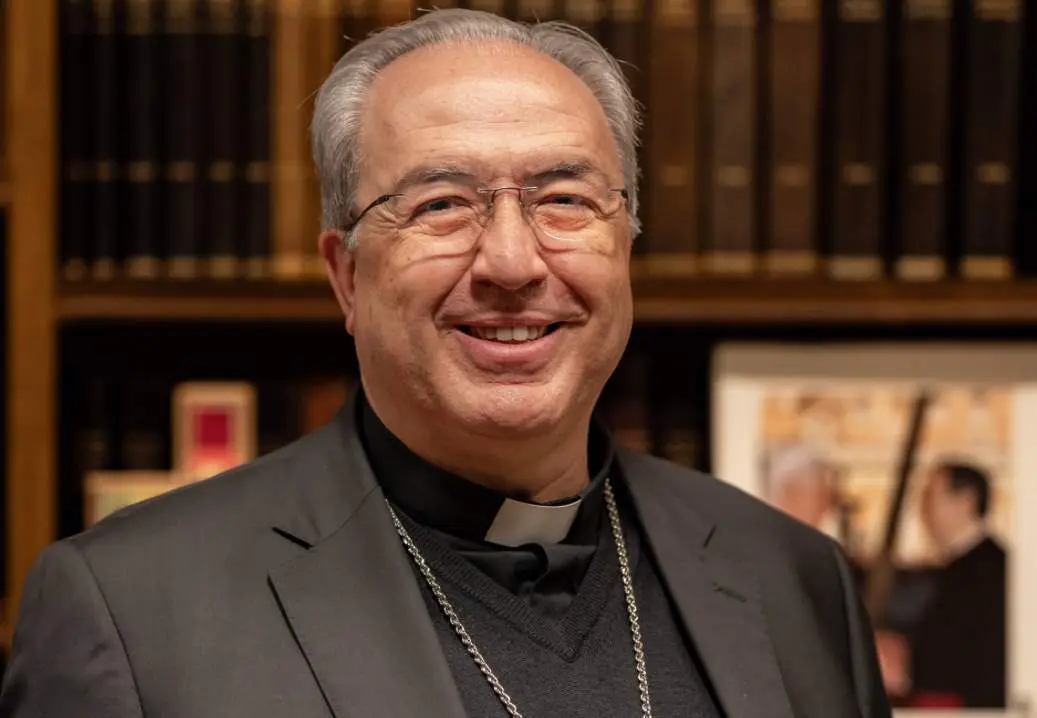  El secretario general de la Conferencia Episcopal Espa&ntilde;ola, Francisco C&eacute;sar Garc&iacute;a Mag&aacute;n, durante una entrevista para Europa Press, a 20 de diciembre de 2023, en Madrid (Espa&ntilde;a). - Diego Radam&eacute;s - Europa Press 