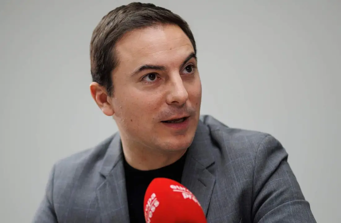  El secretario general del PSOE-M, Juan Lobato, en una entrevista con Europa Press, en enero de 2024. - ALEJANDRO MART&Iacute;NEZ 