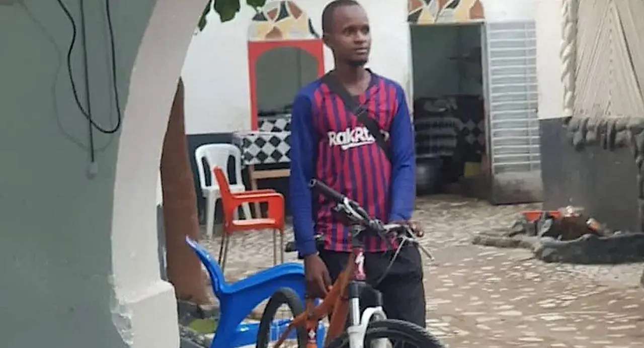  Chico recorre &Aacute;frica en bicicleta 