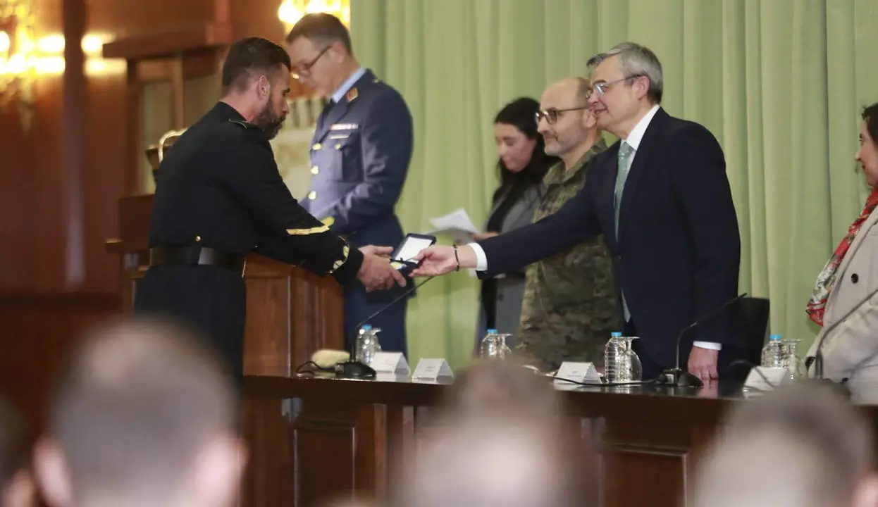  Reconocimiento a 34 militares espa&ntilde;oles por su compromiso dentro de la Misi&oacute;n de Asistencia Militar de la Uni&oacute;n Europea en Apoyo a Ucrania 