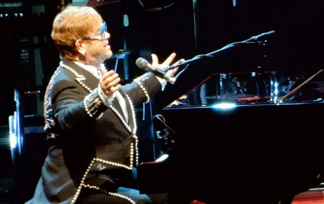 Elton John 
