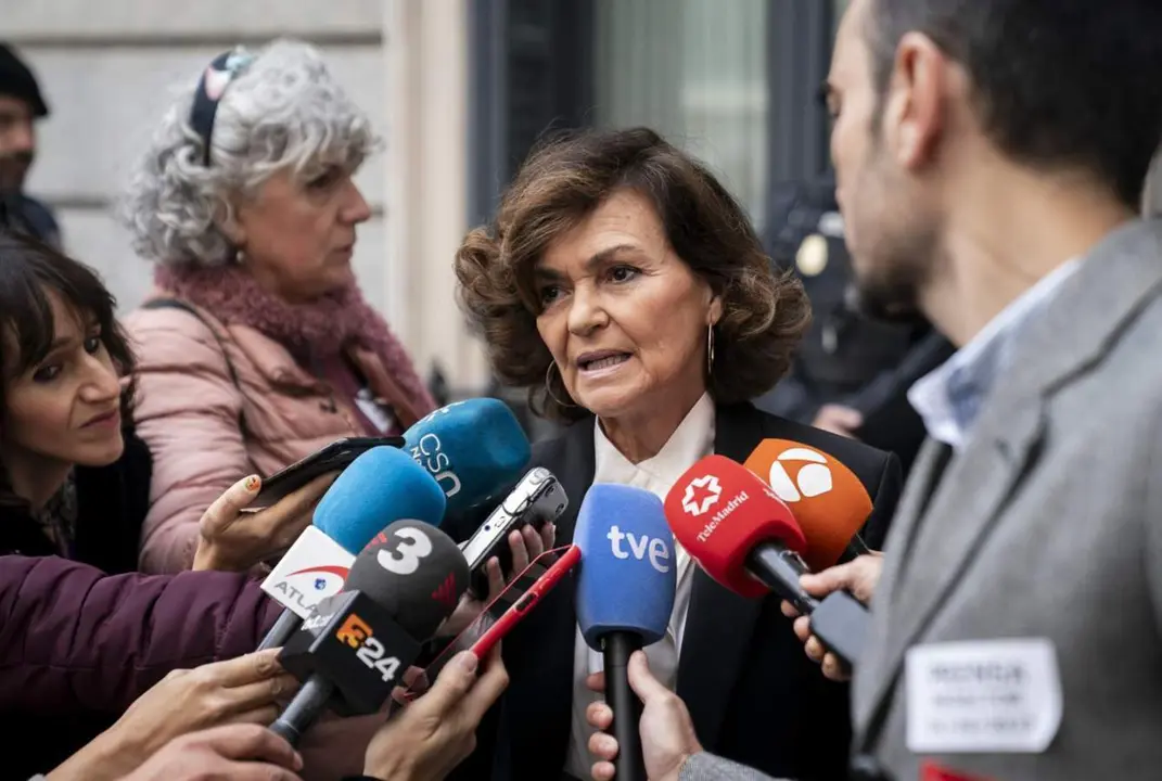 Archivo - La diputada en el Congreso y ex vicepresidenta del Gobierno Carmen Calvo, ofrece declaraciones a su llegada al acto de jura de la Constituci&oacute;n ante las Cortes Generales, en el Congreso de los Diputados, a 31 de octubre de 2023, en Madrid (Espa&ntilde;a - A. P&eacute;rez Meca - Europa Press - Archivo 