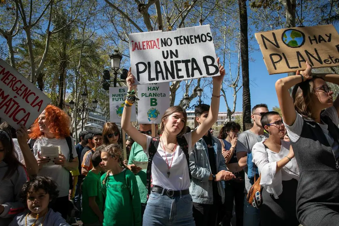  Marcha de j&oacute;venes contra el cambio clim&aacute;tico bajo el lema 'Juventud por el clima' en Sevilla 