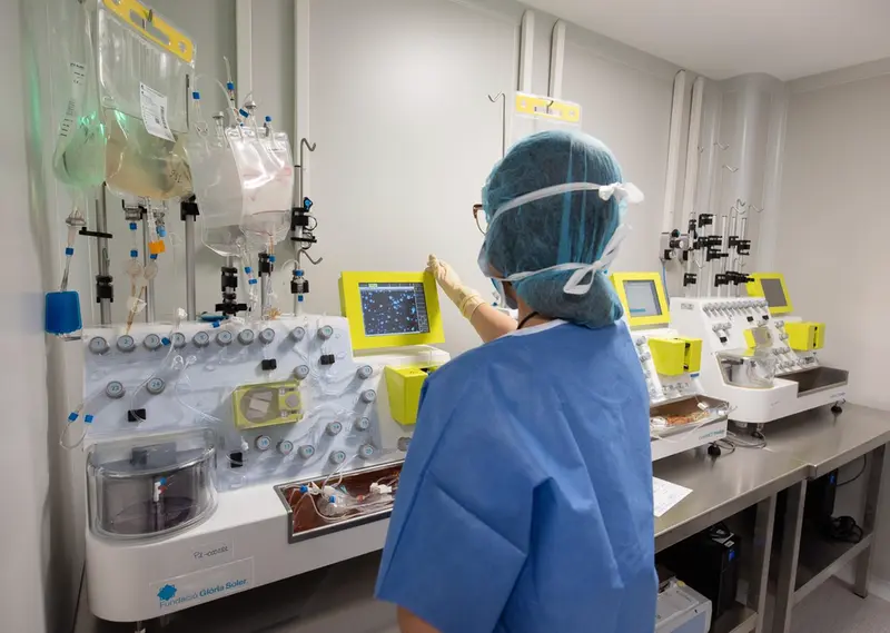  Sala Blanca del Hospital Cl&iacute;nic donde se preparan los CAR-T - FRANCISCO AVIA - Archivo 