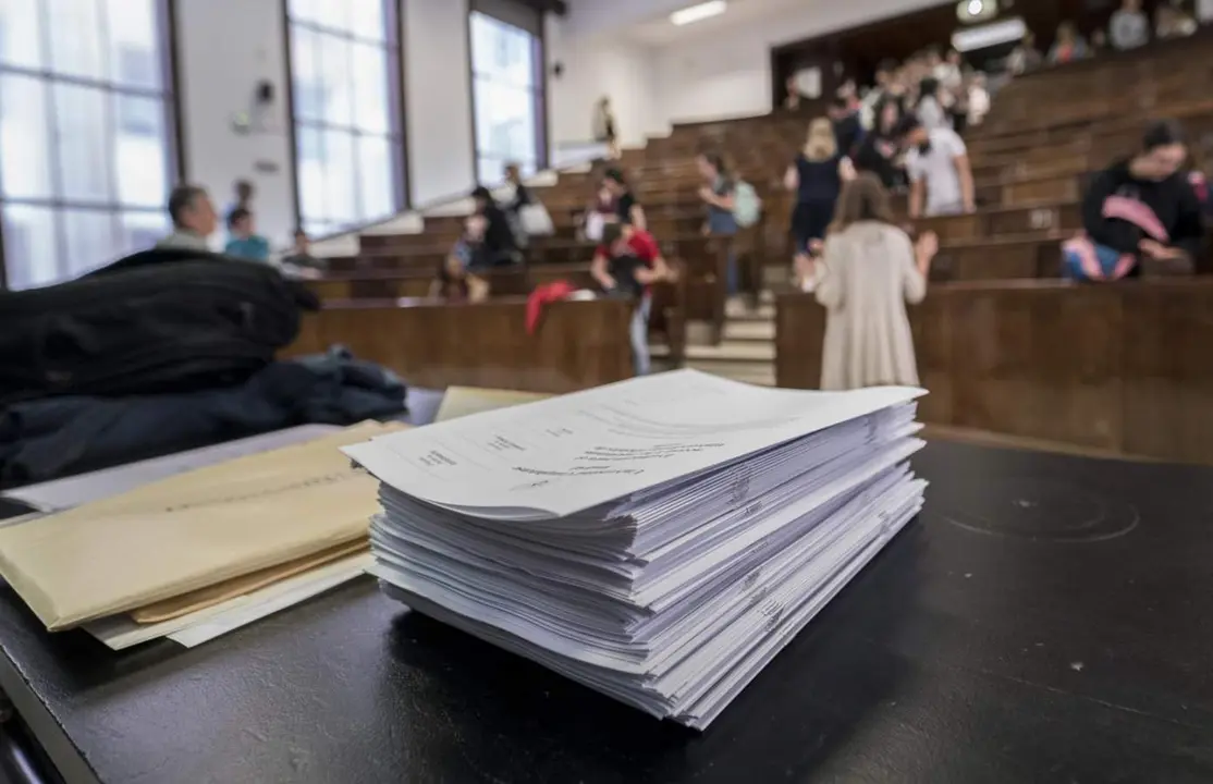  Archivo - Un conjunto de ex&aacute;menes de la EBAU - A. P&eacute;rez Meca - Europa Press - Archivo 