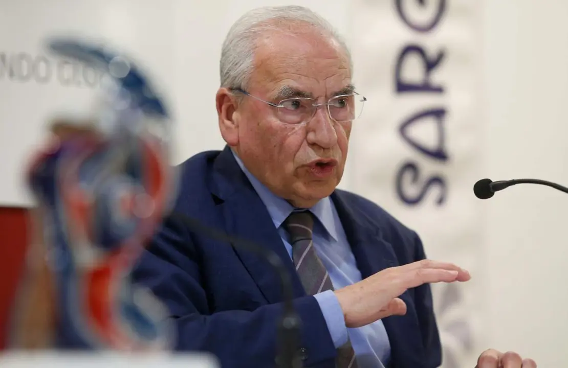  Ribadeo, Lugo. El exvicepresidente del Gobierno en los gabinetes de Felipe Gonz&aacute;lez, Alfonso Guerra, ofrece una conferencia en el Hotel Voar dentro del ciclo organizado por la Fundaci&oacute;n Sargadelos - CARLOS CASTRO - EUROPA PRESS 