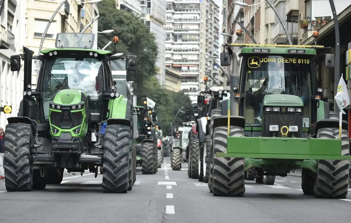  Archivo - Tractores salen en protesta a las calles - Europa Press - Archivo 